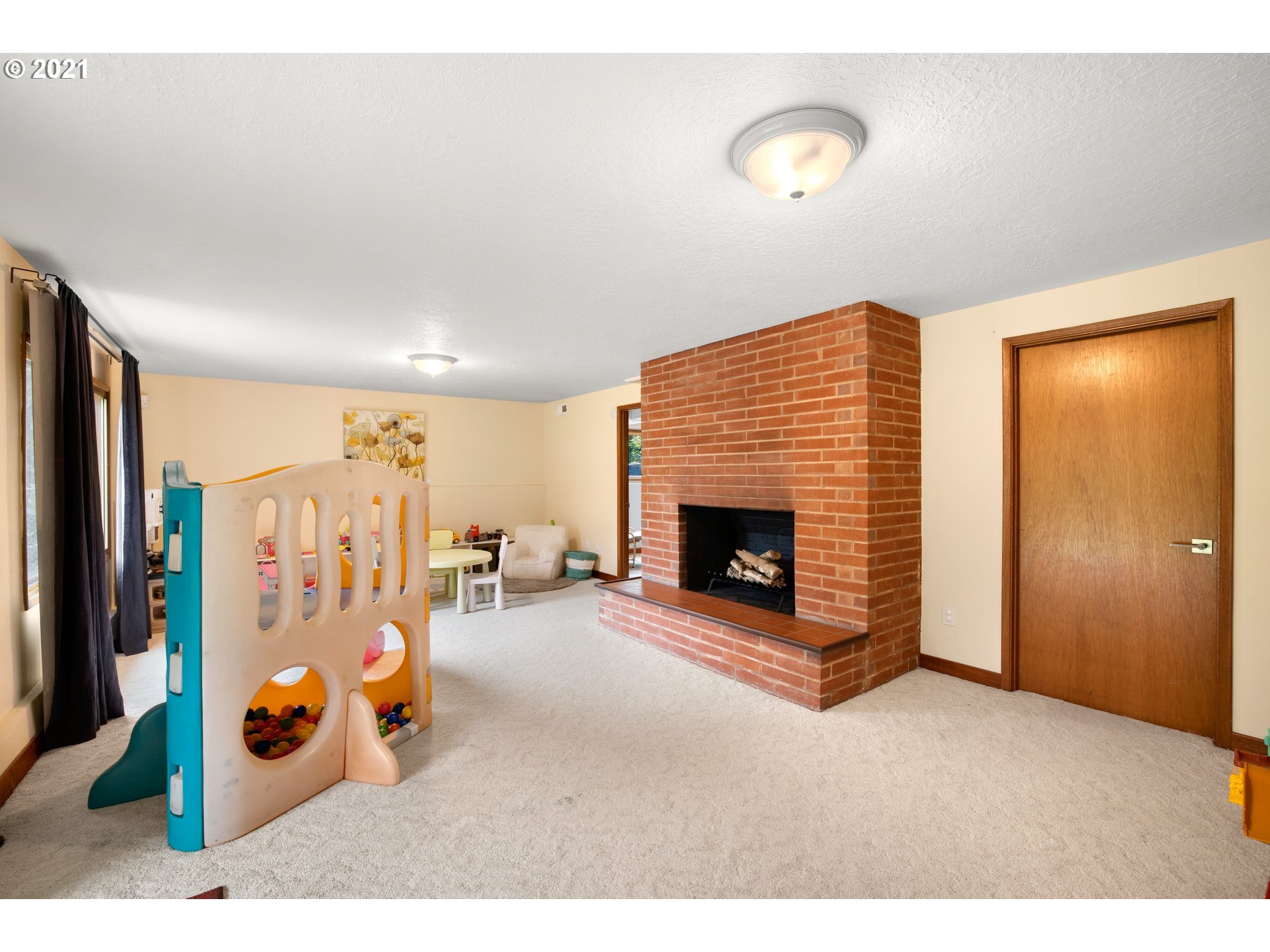 3217 Southwest Ridge Drive Portland, OR 97219 - Photo 20 of 32 Gallery Image 20