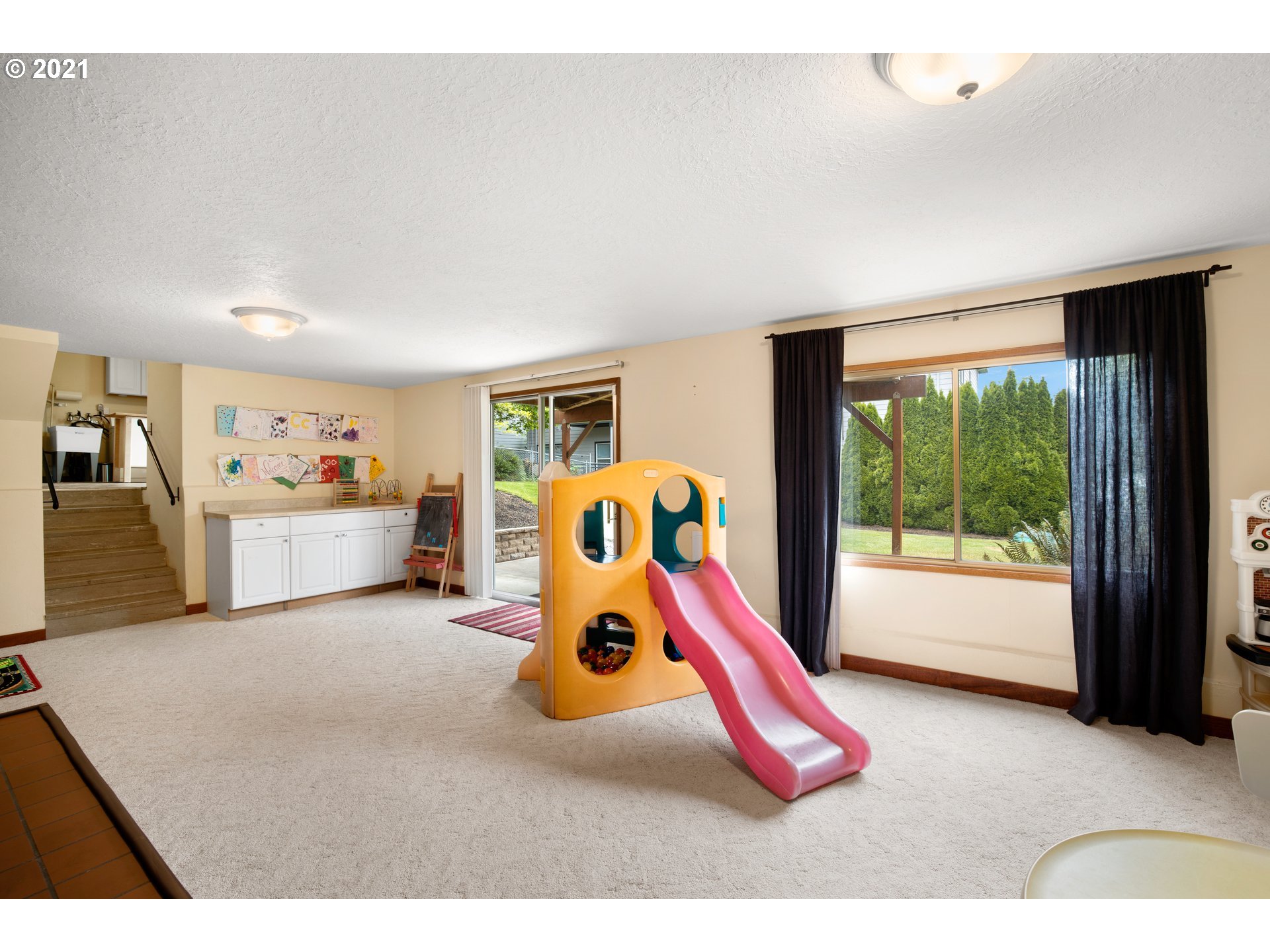 3217 Southwest Ridge Drive Portland, OR 97219 - Photo 21 of 32 Gallery Image 21