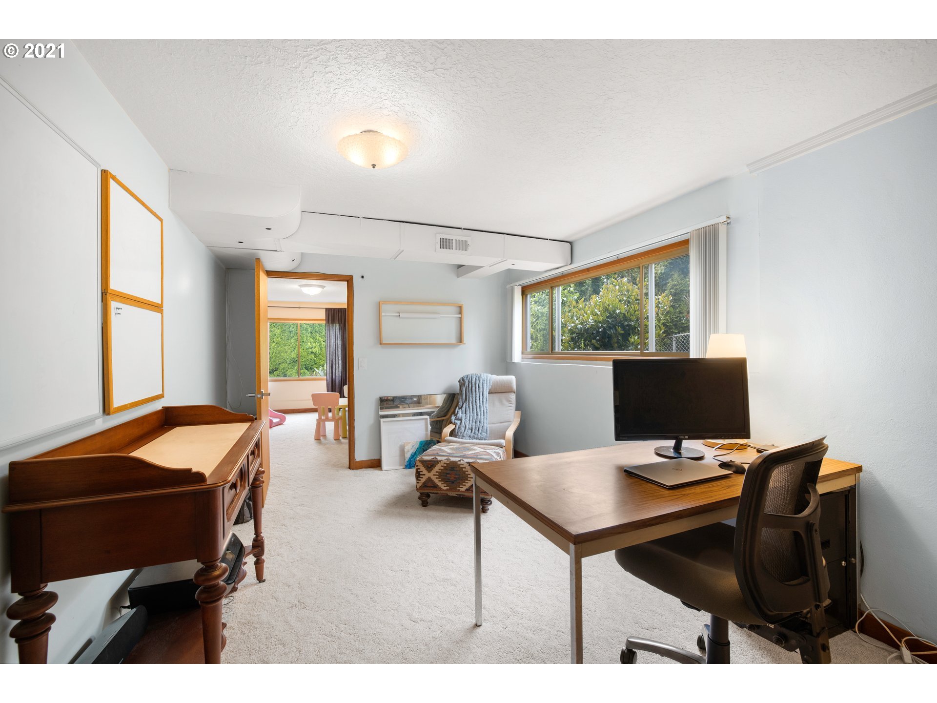3217 Southwest Ridge Drive Portland, OR 97219 - Photo 23 of 32 Gallery Image 23