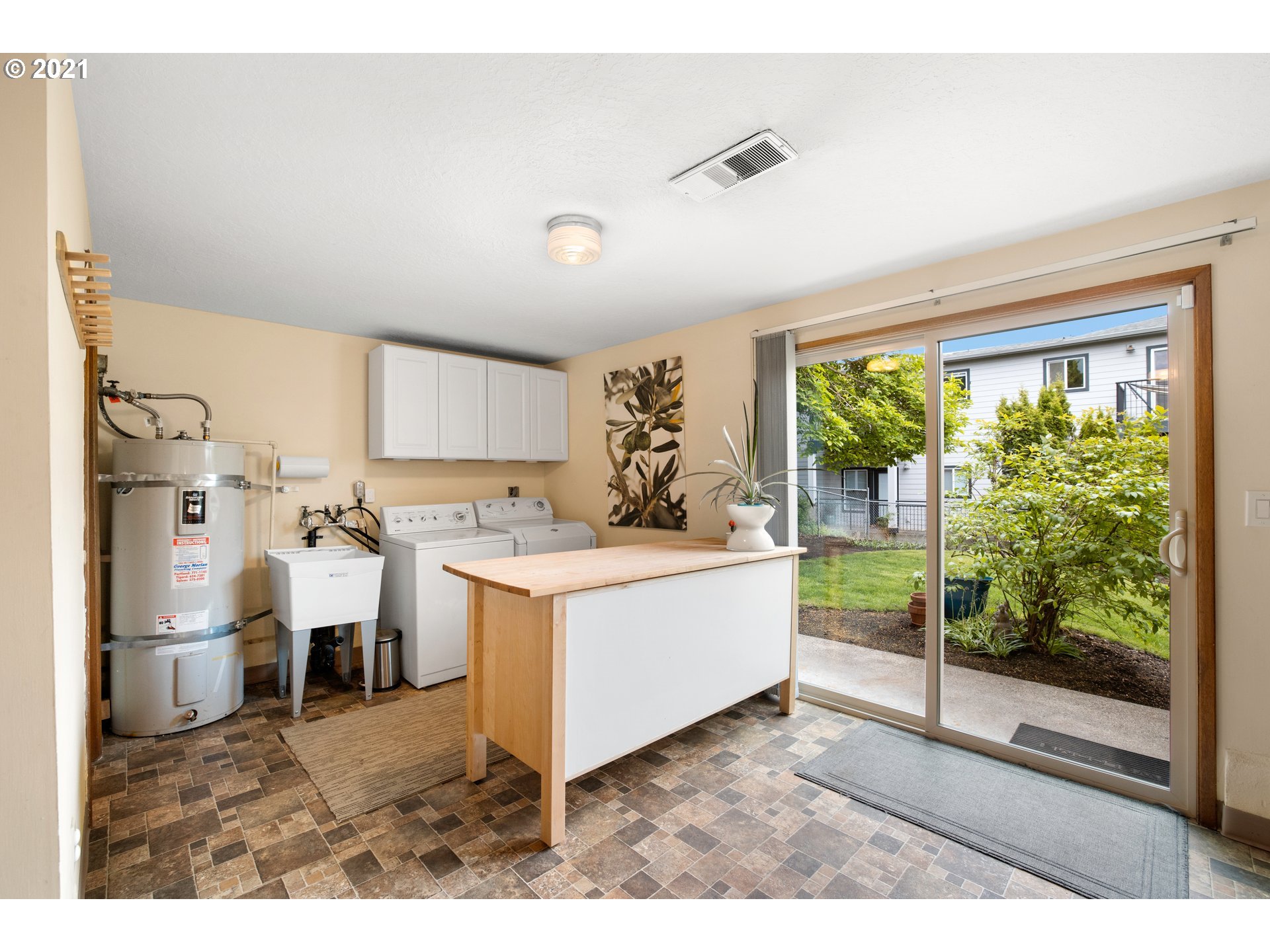 3217 Southwest Ridge Drive Portland, OR 97219 - Photo 24 of 32 Gallery Image 24