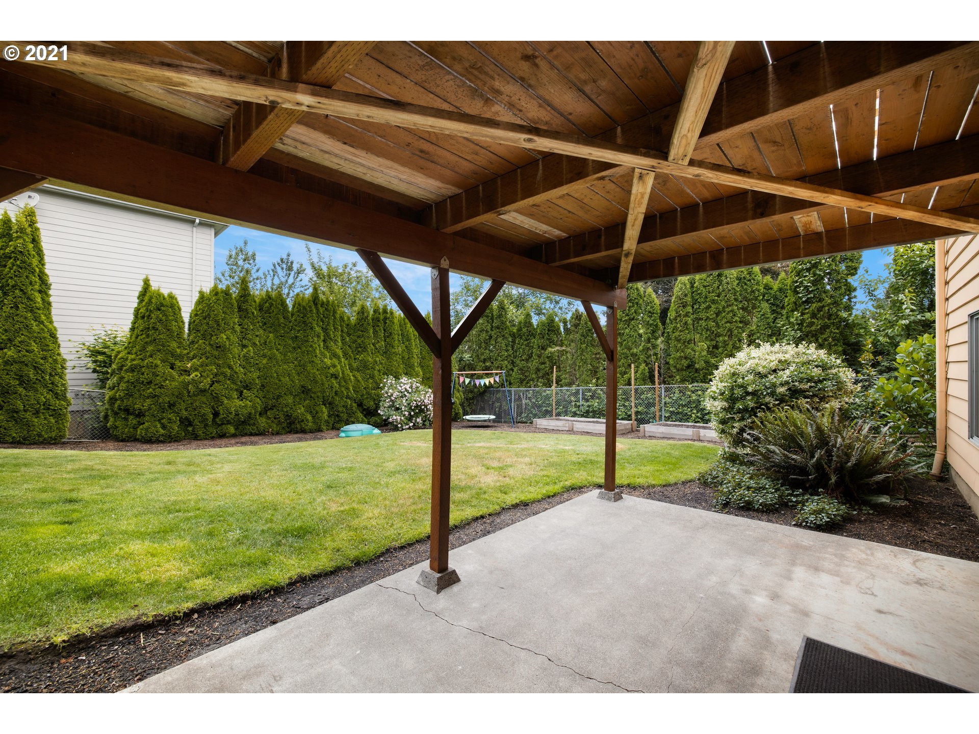 3217 Southwest Ridge Drive Portland, OR 97219 - Photo 29 of 32 Gallery Image 29