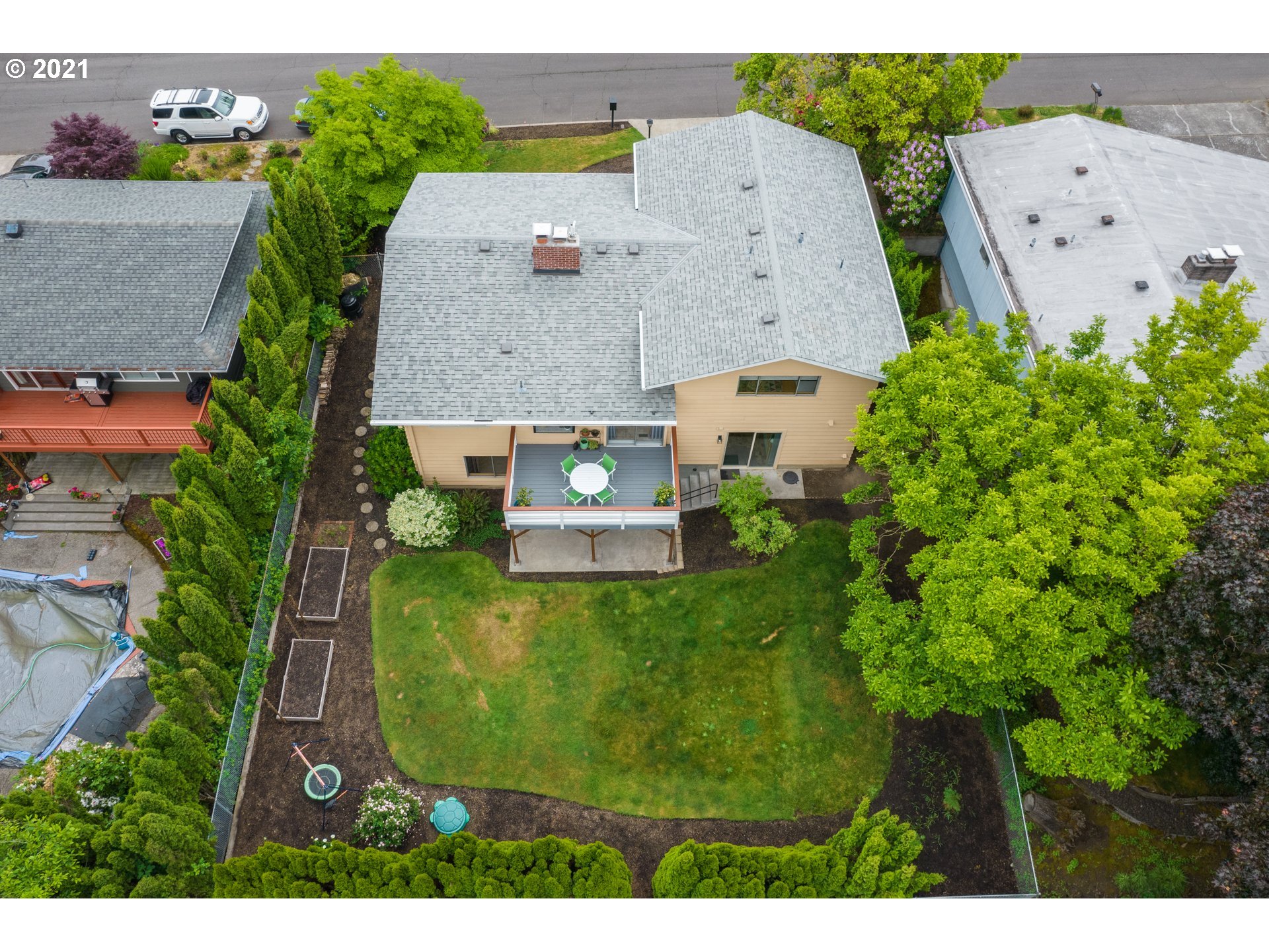 3217 Southwest Ridge Drive Portland, OR 97219 - Photo 30 of 32 Gallery Image 30