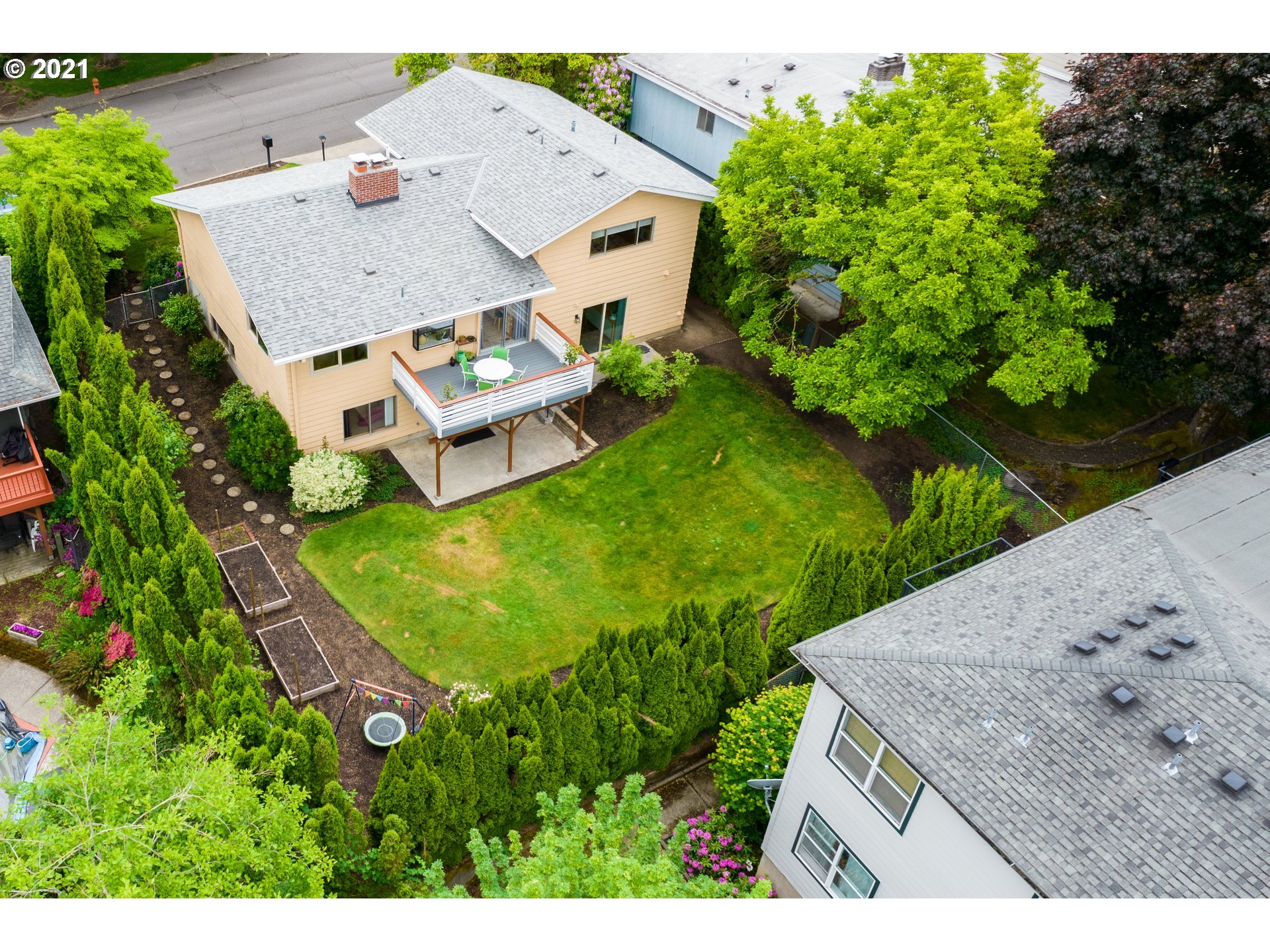 3217 Southwest Ridge Drive Portland, OR 97219 - Photo 31 of 32 Gallery Image 31