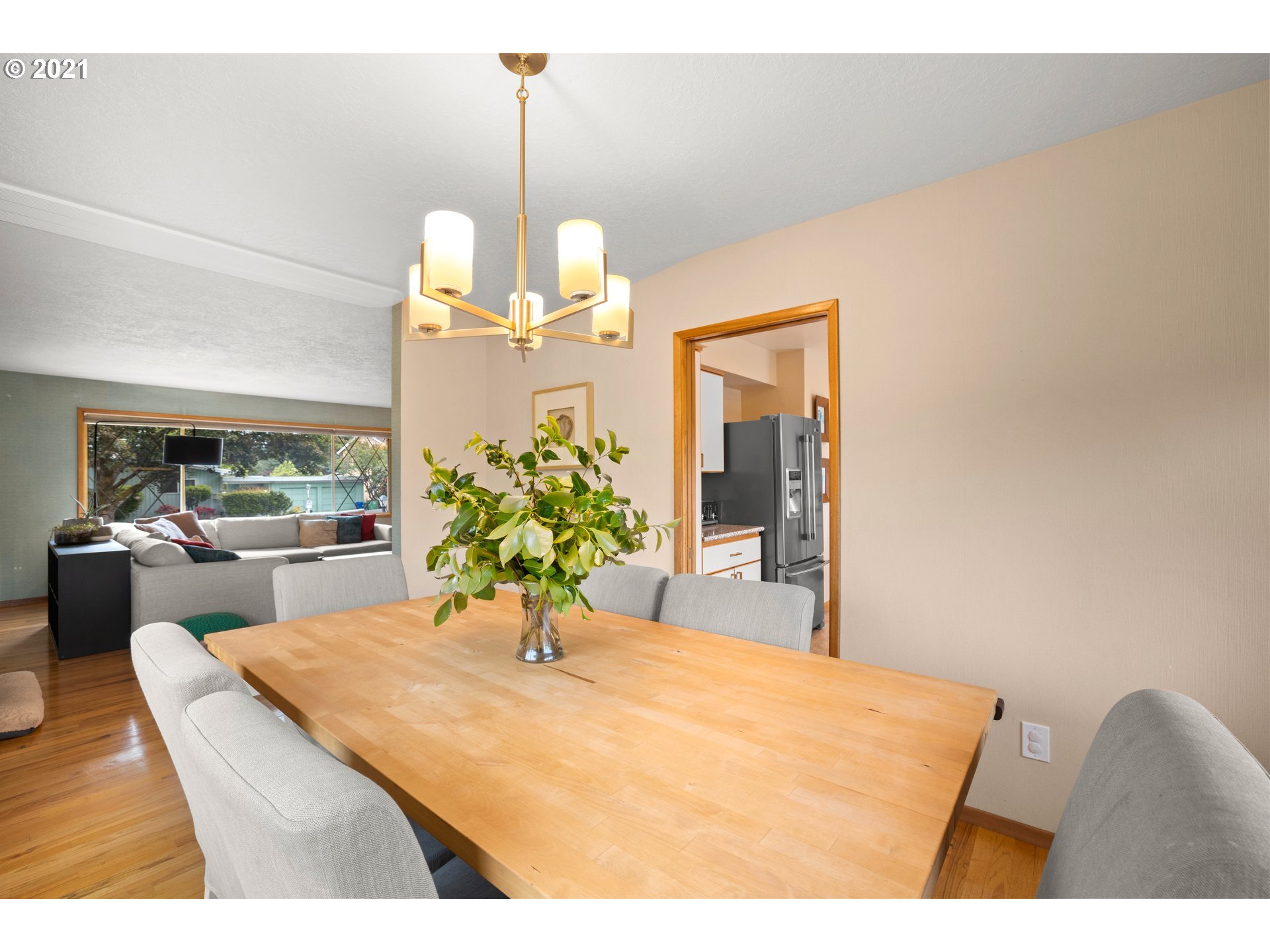 3217 Southwest Ridge Drive Portland, OR 97219 - Photo 6 of 32 Gallery Image 6
