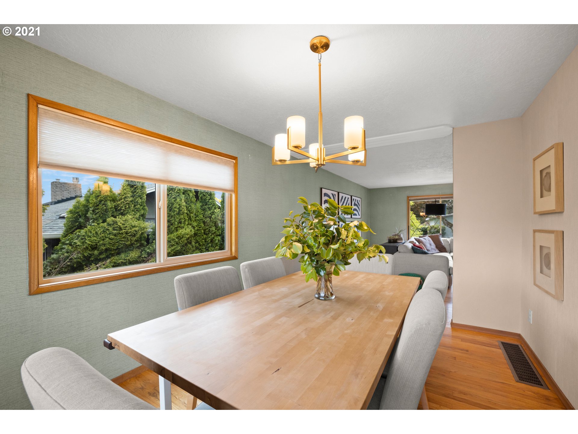3217 Southwest Ridge Drive Portland, OR 97219 - Photo 7 of 32 Gallery Image 7