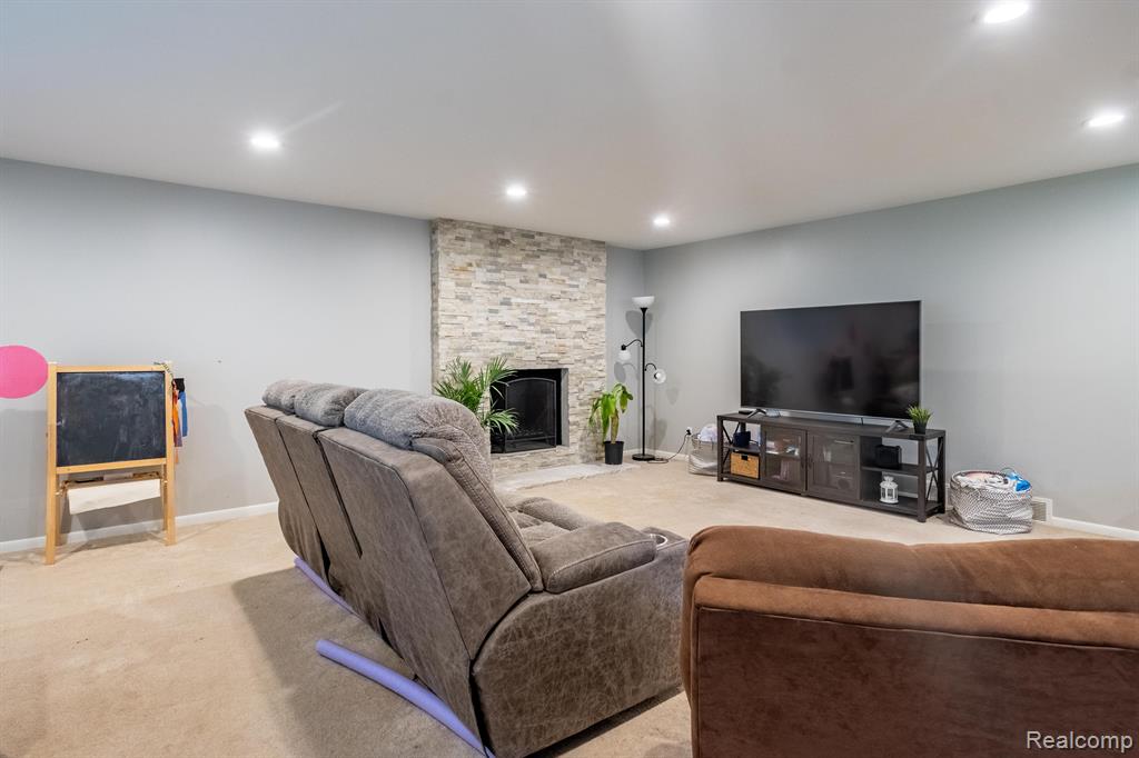 2180 Avoncrest Drive Rochester Hills, MI 48309 - Photo 16 of 46