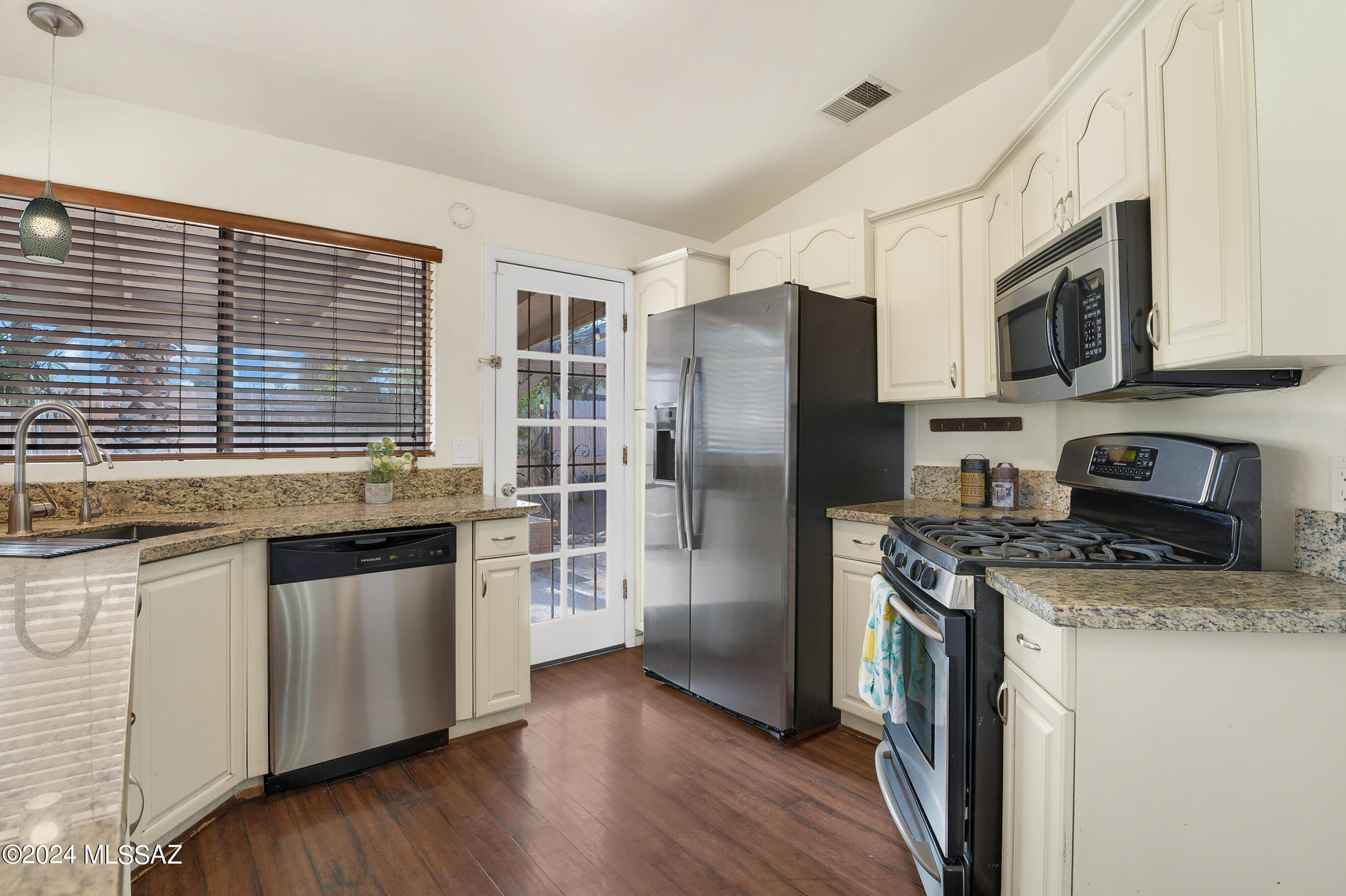 2601 West Flamebrook Road Tucson, AZ 85741 - Photo 9 of 29