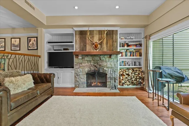 $1,295,000 | 327 Topnotch Drive, Unit 327B, Stowe, VT 05672