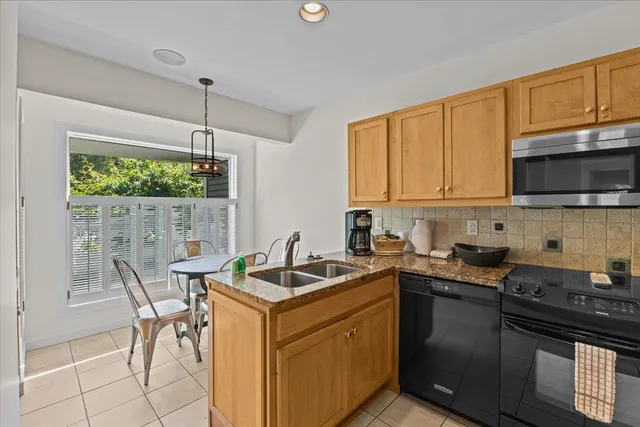 $1,295,000 | 327 Topnotch Drive, Unit 327B, Stowe, VT 05672