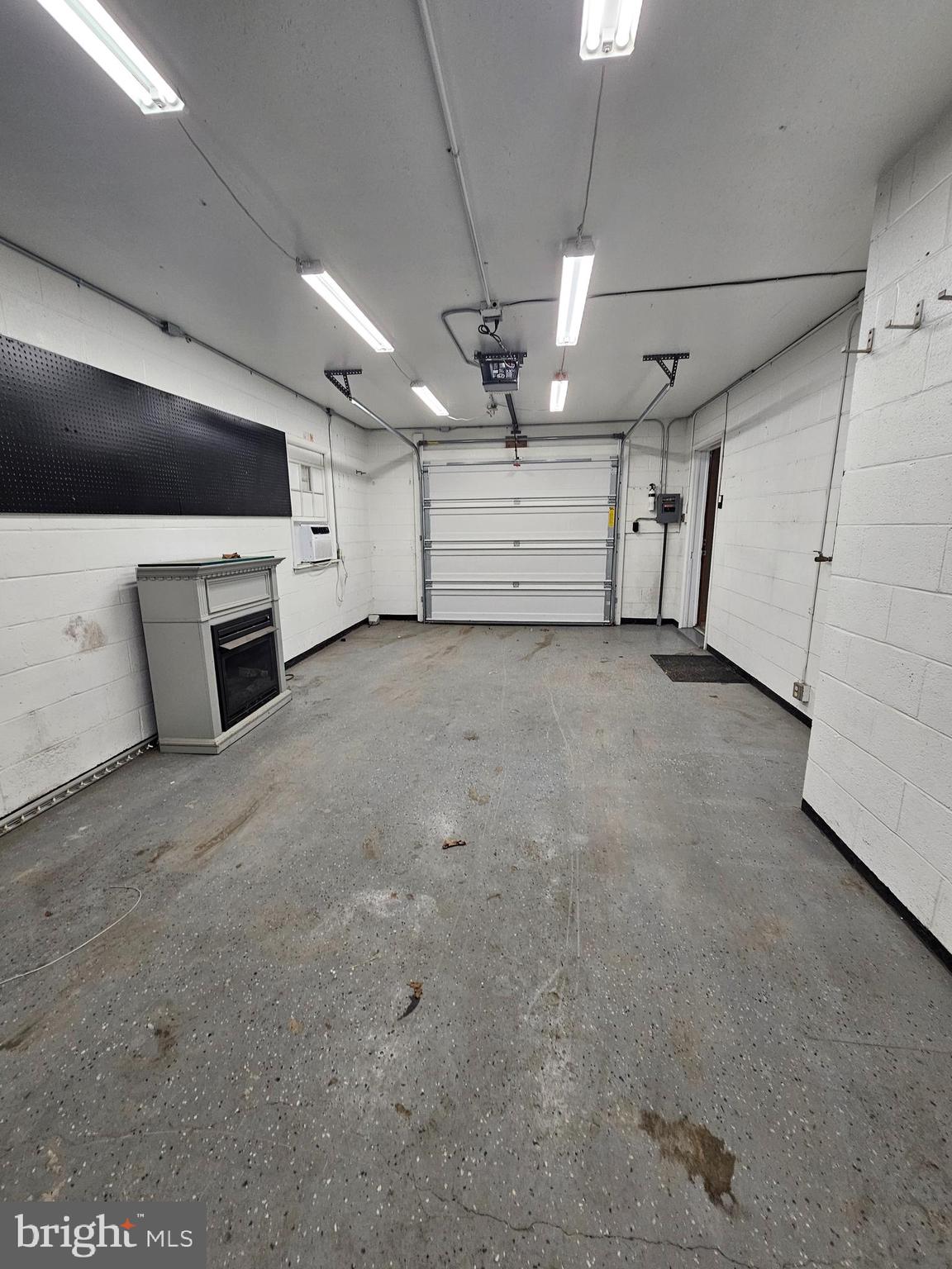 615 Villa Avenue, Unit B Front Royal, VA 22630 - Photo 20 of 21 a view of a livingroom with an empty space