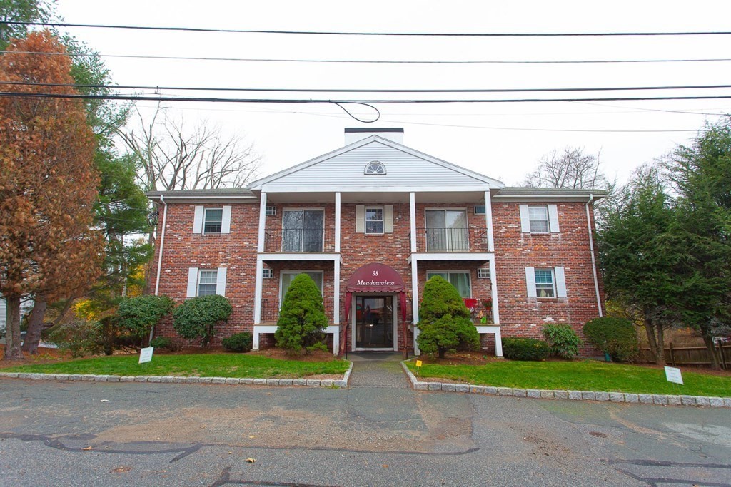 38 Bennett Street, Unit 3D Wakefield, MA 01880 - Photo 1 of 12