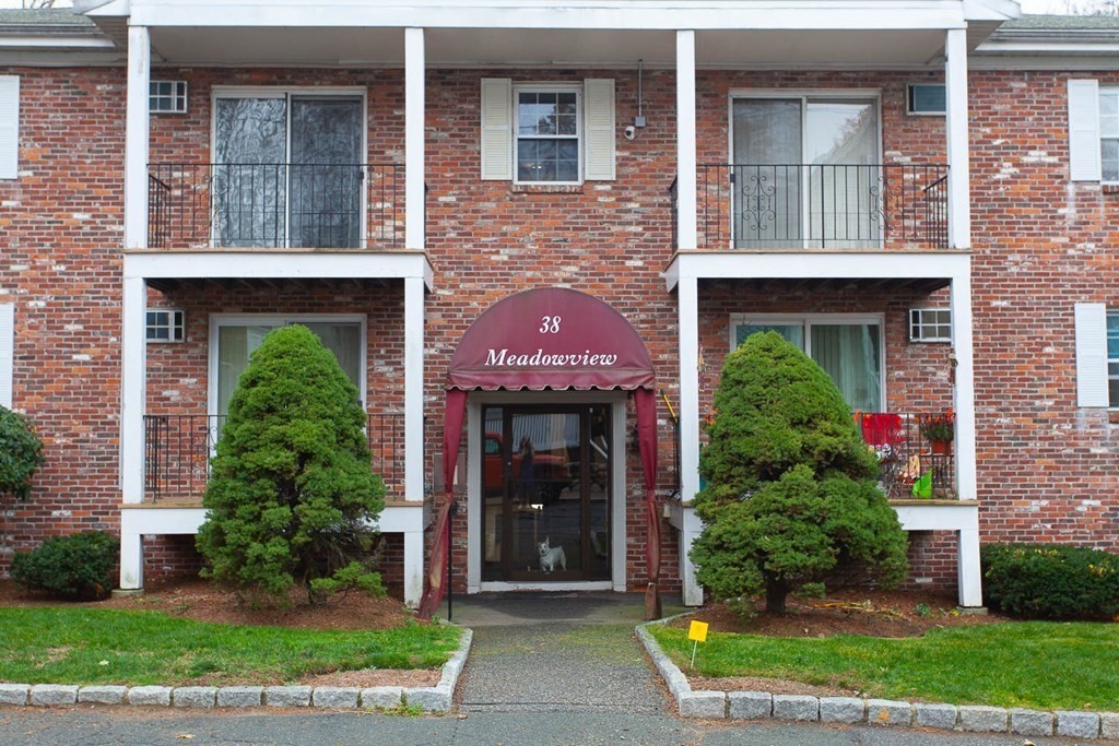 38 Bennett Street, Unit 3D Wakefield, MA 01880 - Photo 2 of 12