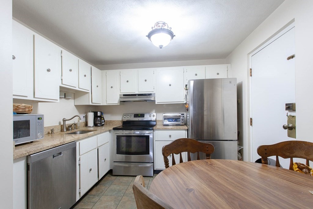 38 Bennett Street, Unit 3D Wakefield, MA 01880 - Photo 6 of 12