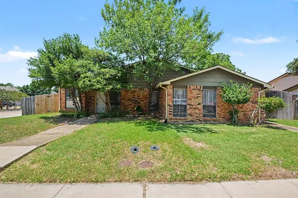 $2,155 | 2201 Jackson Circle, Carrollton, TX 75006