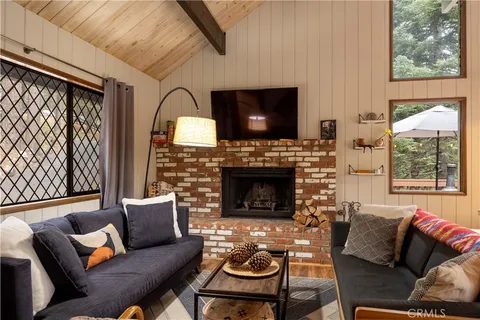 $485,000 | 26645 Lake Forest Drive, Twin Peaks, CA 92391