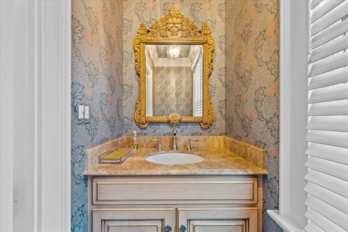 158 Atteridge Road Lake Forest, IL 60045 - Photo 15 of 36