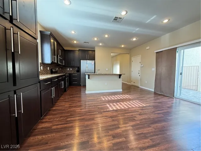 $2,070 | 9172 Domina Royal Street, Las Vegas, NV 89148