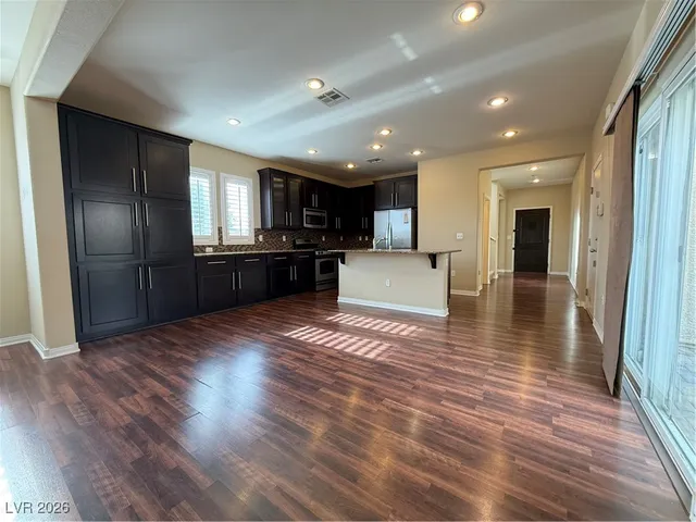 $2,070 | 9172 Domina Royal Street, Las Vegas, NV 89148