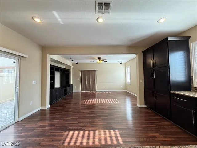 $2,070 | 9172 Domina Royal Street, Las Vegas, NV 89148