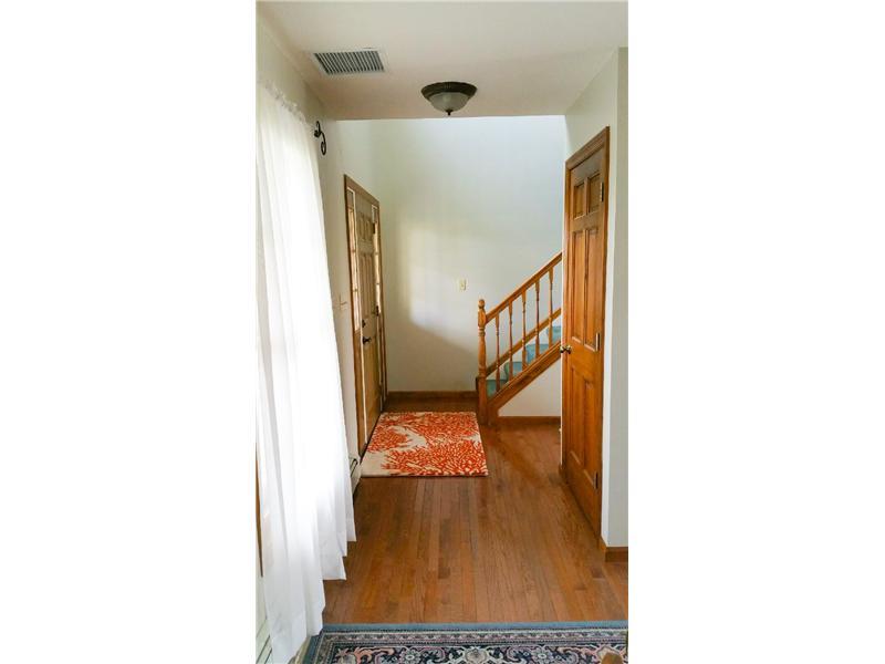 105 Upper Service Road Hookstown, PA 15050 - Photo 6 of 21 Entry/Foyer.