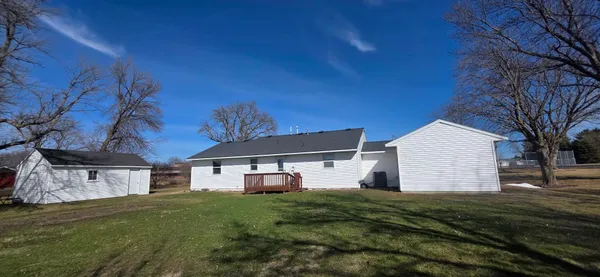 $159,900 | 300 Central Avenue South, Hollandale, MN 56045