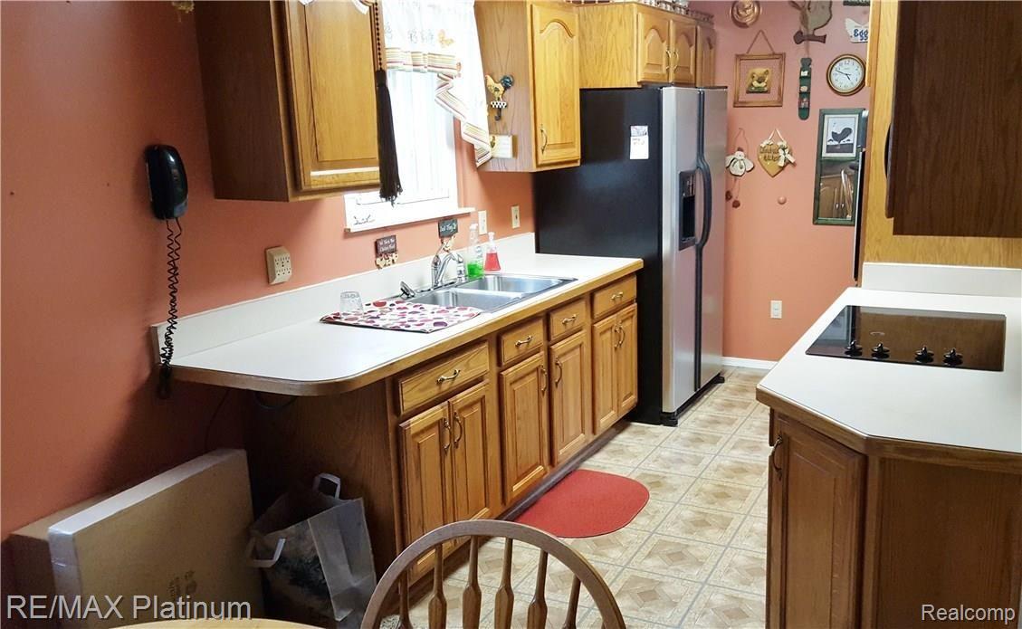 964 Parallel Street Fenton, MI 48430 - Photo 10 of 26 20170501_164839.jpg