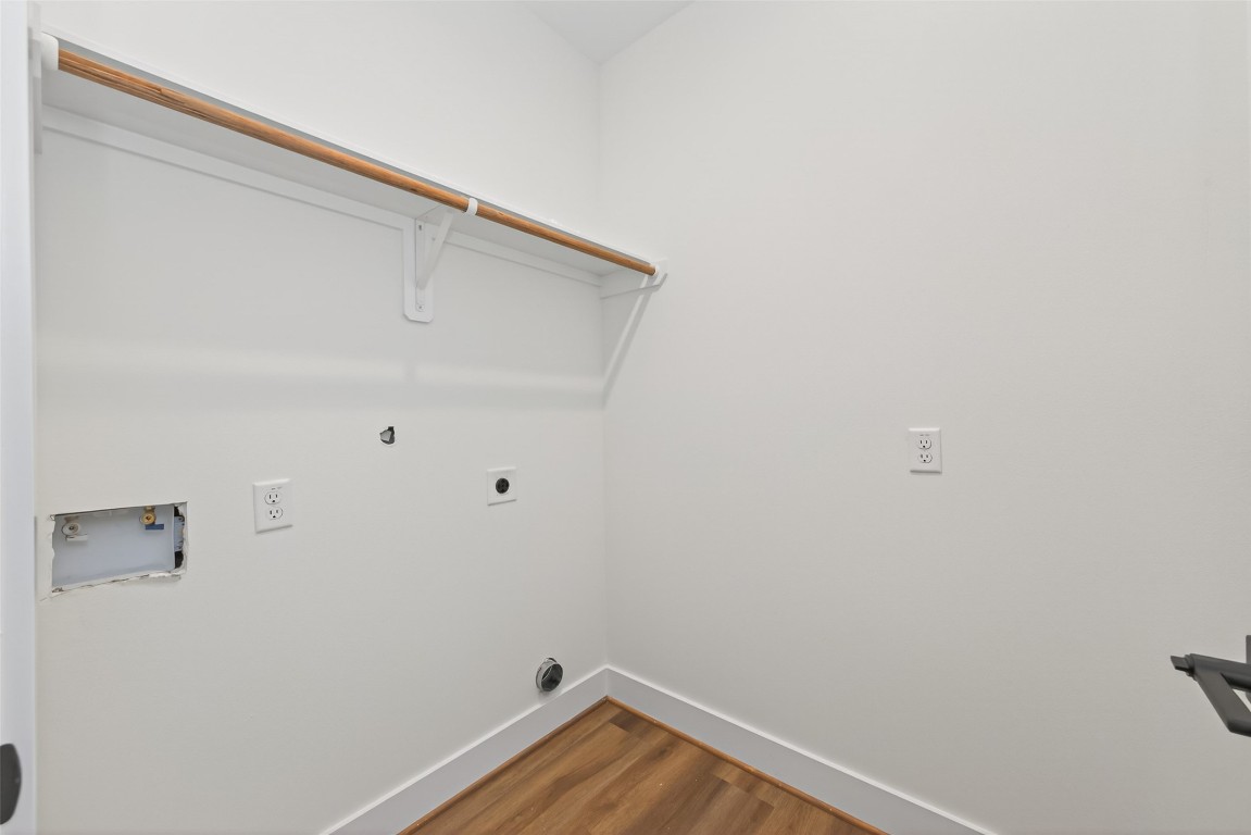 12431 Green Ridge Drive Willis, TX 77318 - Photo 25 of 37 Dedicated utility space with convenience and functionality.