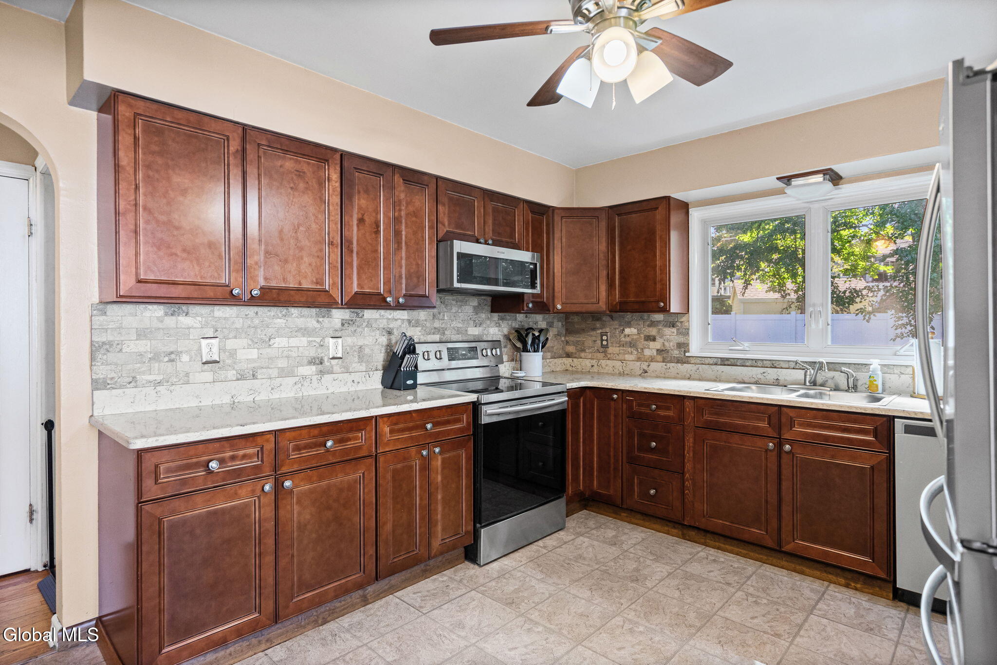 8 Knickerbocker Road Scotia, NY 12302 - Photo 10 of 36 19-web-or-mls-JLP02060_print