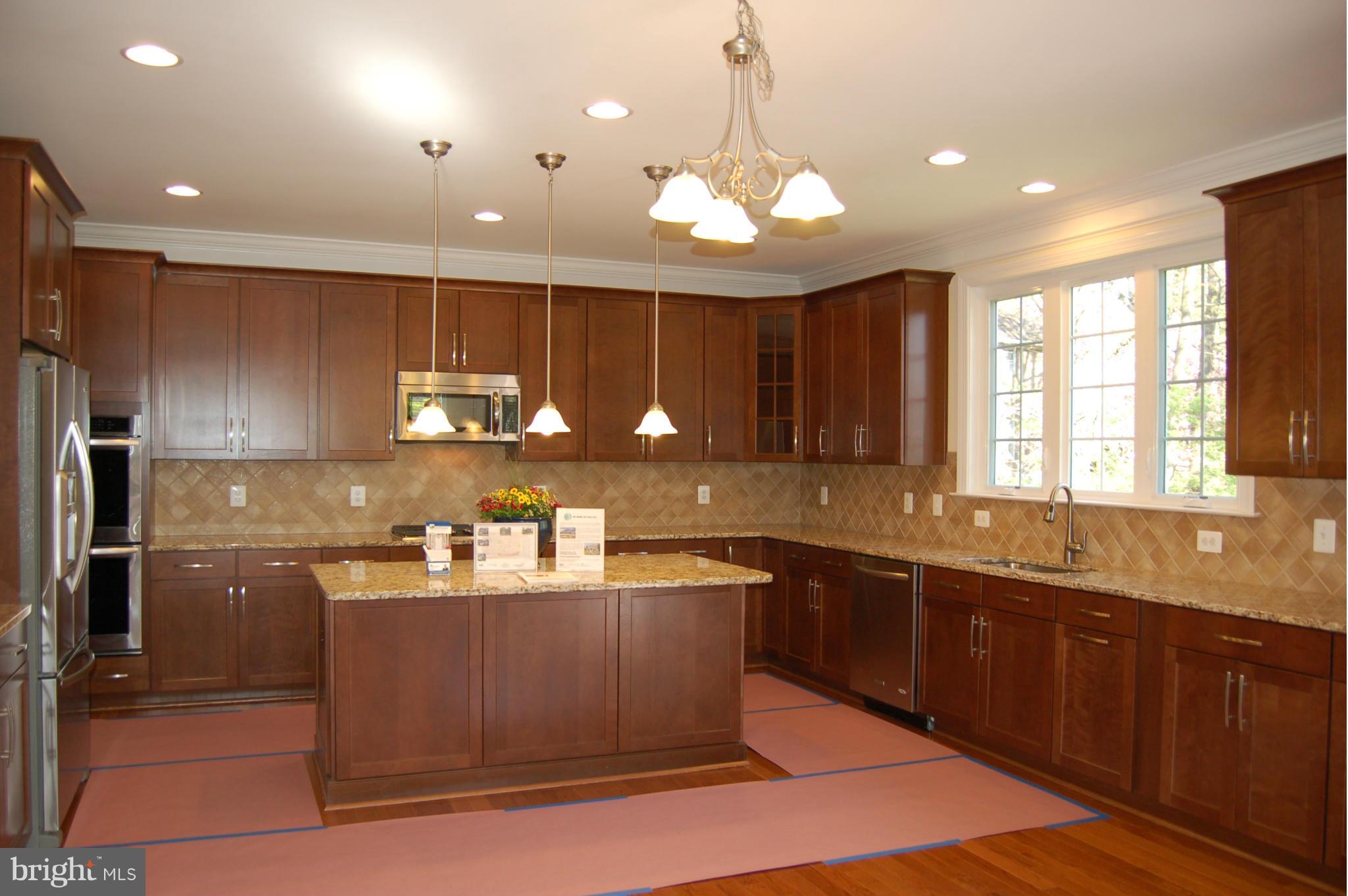 712 Kingsley Road Southwest Vienna, VA 22180 - Photo 11 of 28 Kitchen