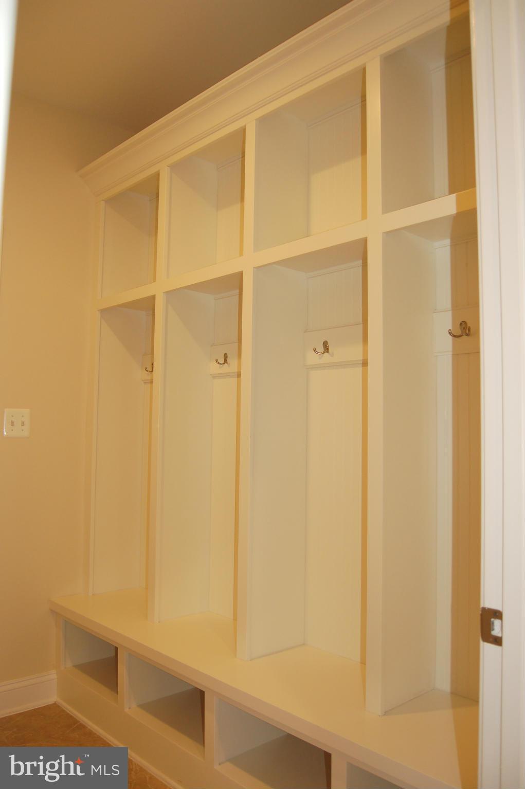 712 Kingsley Road Southwest Vienna, VA 22180 - Photo 14 of 28 Interior (General)