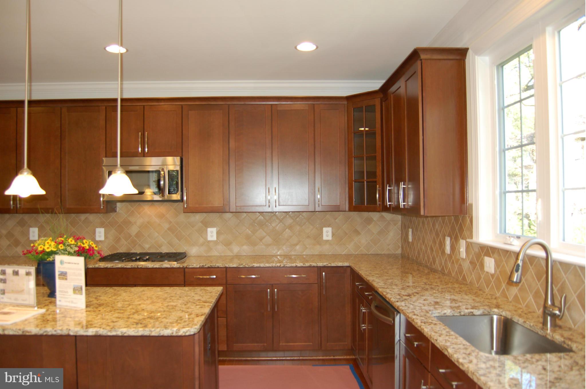 712 Kingsley Road Southwest Vienna, VA 22180 - Photo 17 of 28 Kitchen