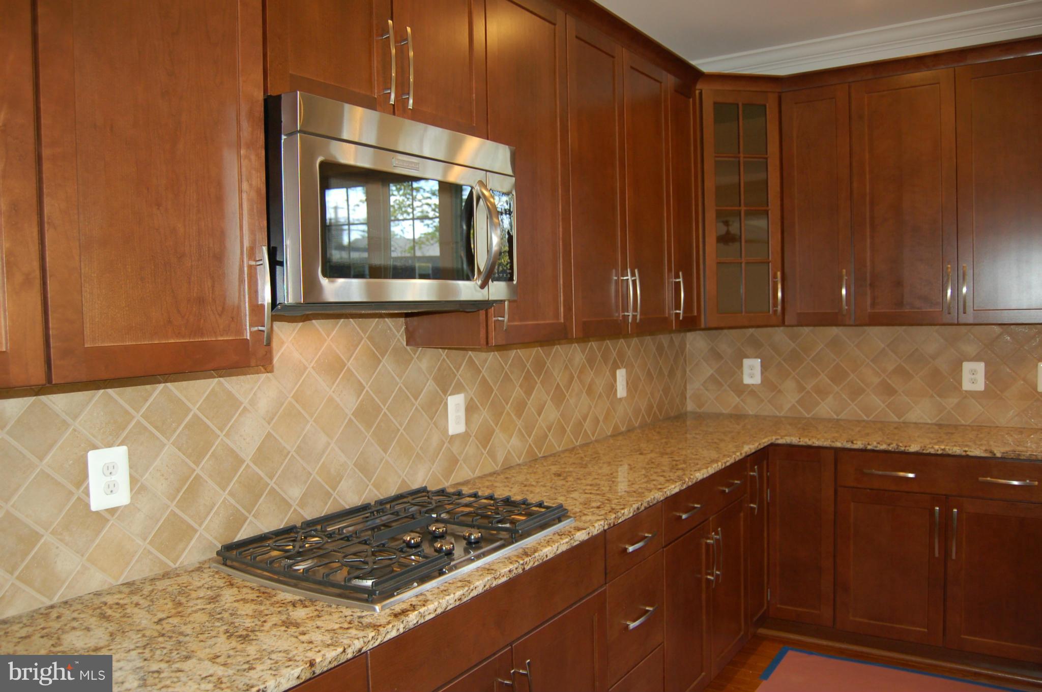 712 Kingsley Road Southwest Vienna, VA 22180 - Photo 10 of 28 Kitchen