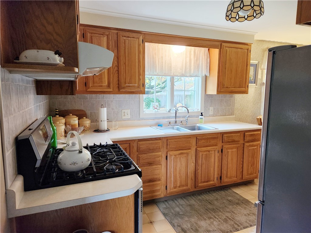 144 Burgess Street Pawtucket, RI 02861 - Photo 6 of 25 Come on in