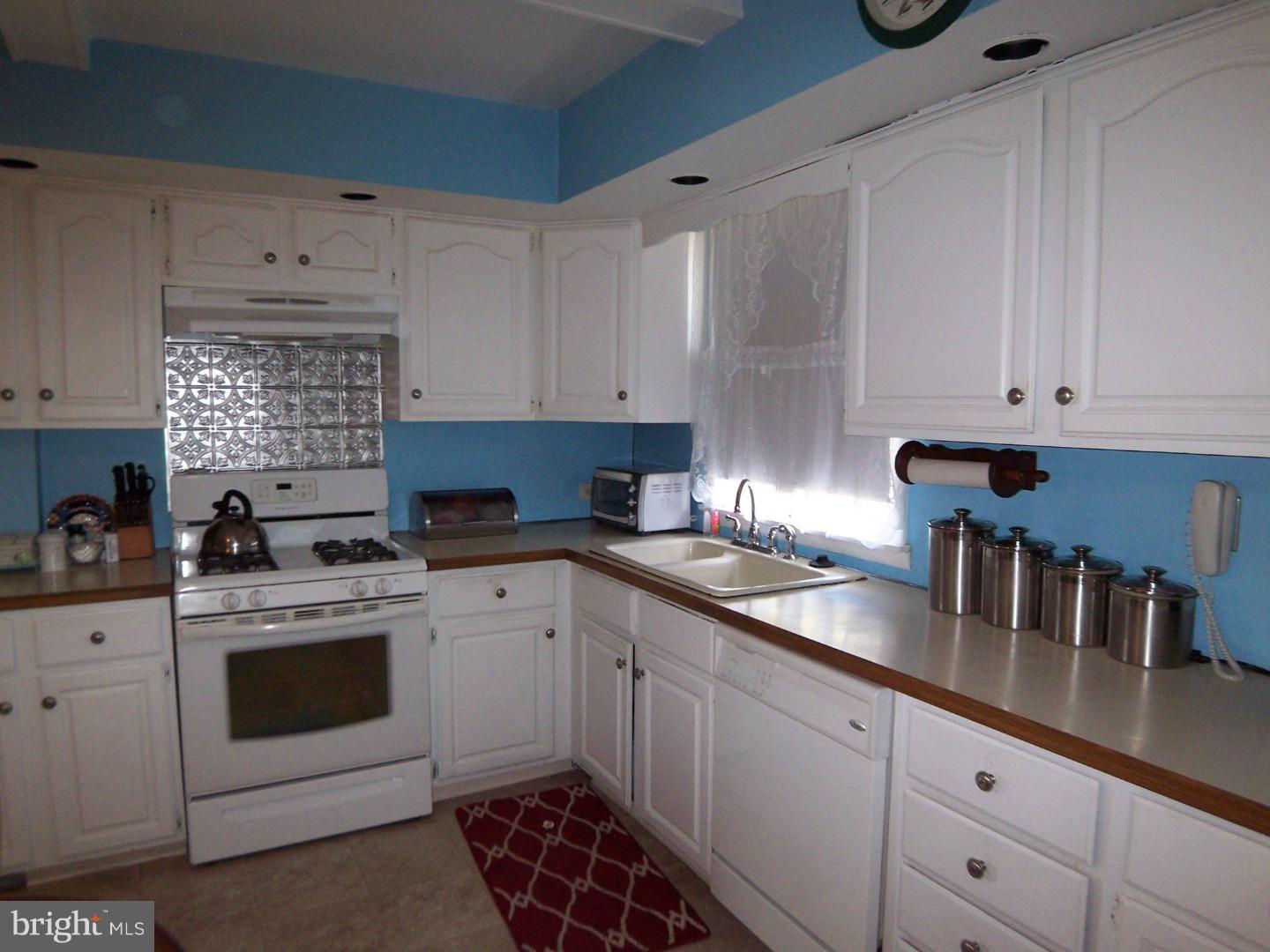 9906 Medway Road Philadelphia, PA 19115 - Photo 5 of 18