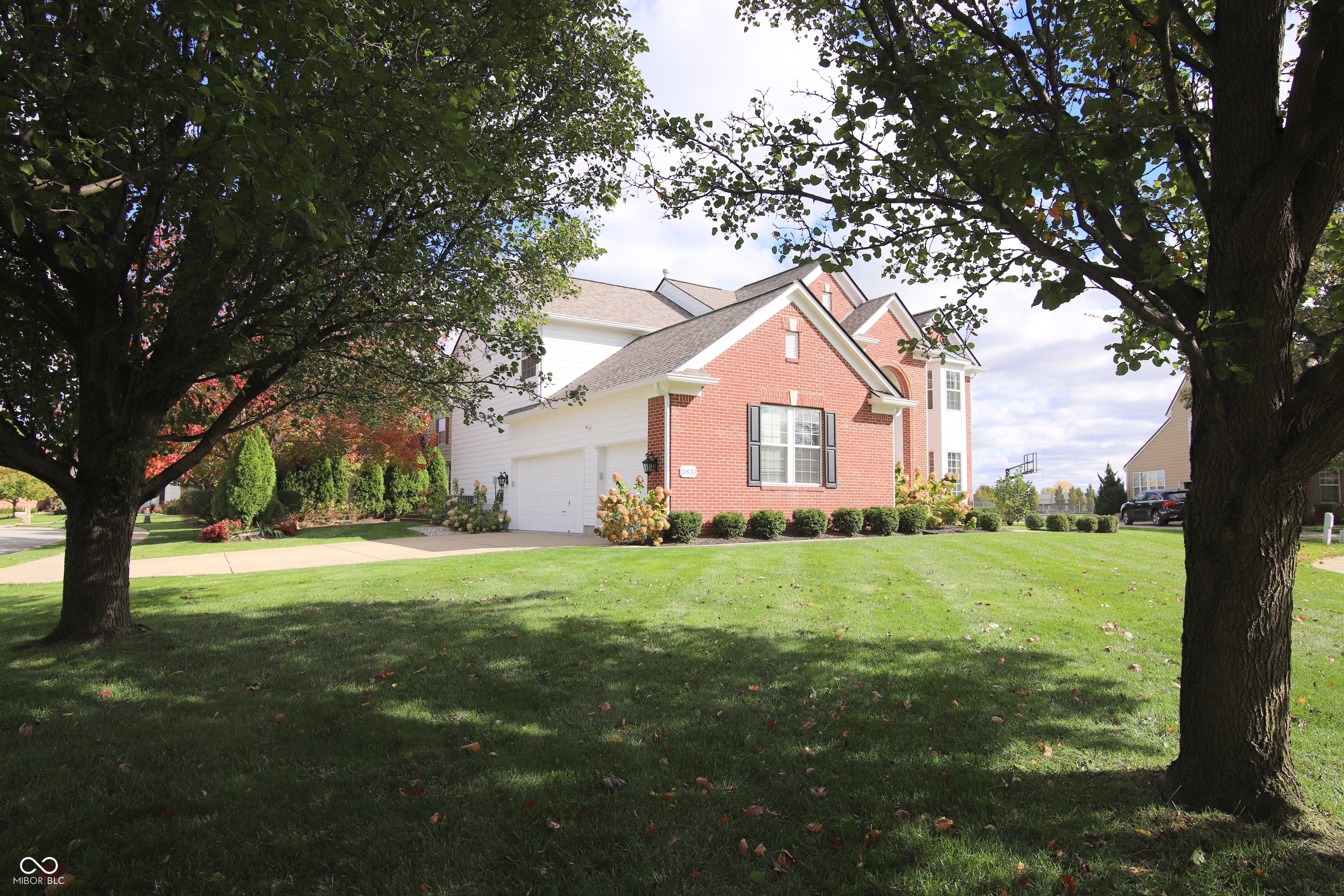 11833 Walker Lane Fishers, IN 46037 - Photo 4 of 46