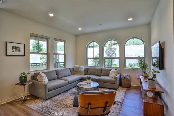 $858,800 | 608 White Oaks, Lake Forest, CA 92610