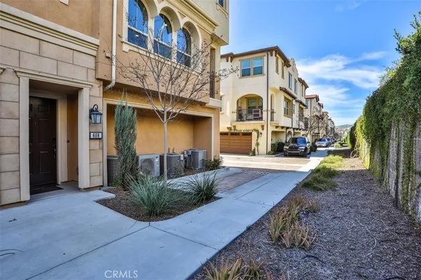 $858,800 | 608 White Oaks, Lake Forest, CA 92610