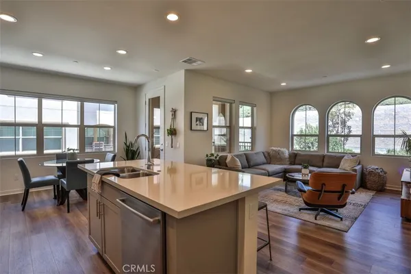 $858,800 | 608 White Oaks, Lake Forest, CA 92610