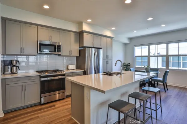 $858,800 | 608 White Oaks, Lake Forest, CA 92610