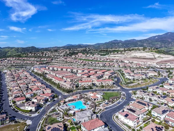 $858,800 | 608 White Oaks, Lake Forest, CA 92610