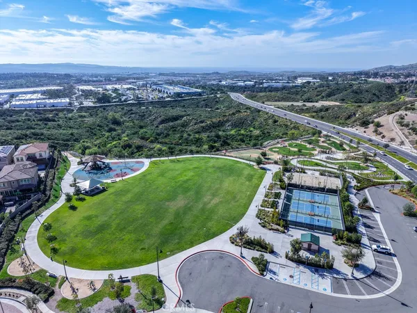 $858,800 | 608 White Oaks, Lake Forest, CA 92610