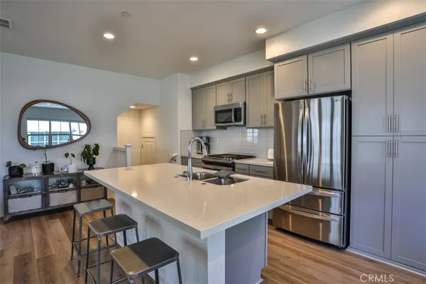 $858,800 | 608 White Oaks, Lake Forest, CA 92610