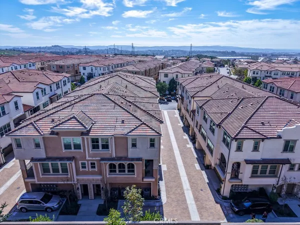 $858,800 | 608 White Oaks, Lake Forest, CA 92610