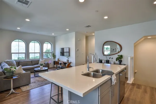 $858,800 | 608 White Oaks, Lake Forest, CA 92610