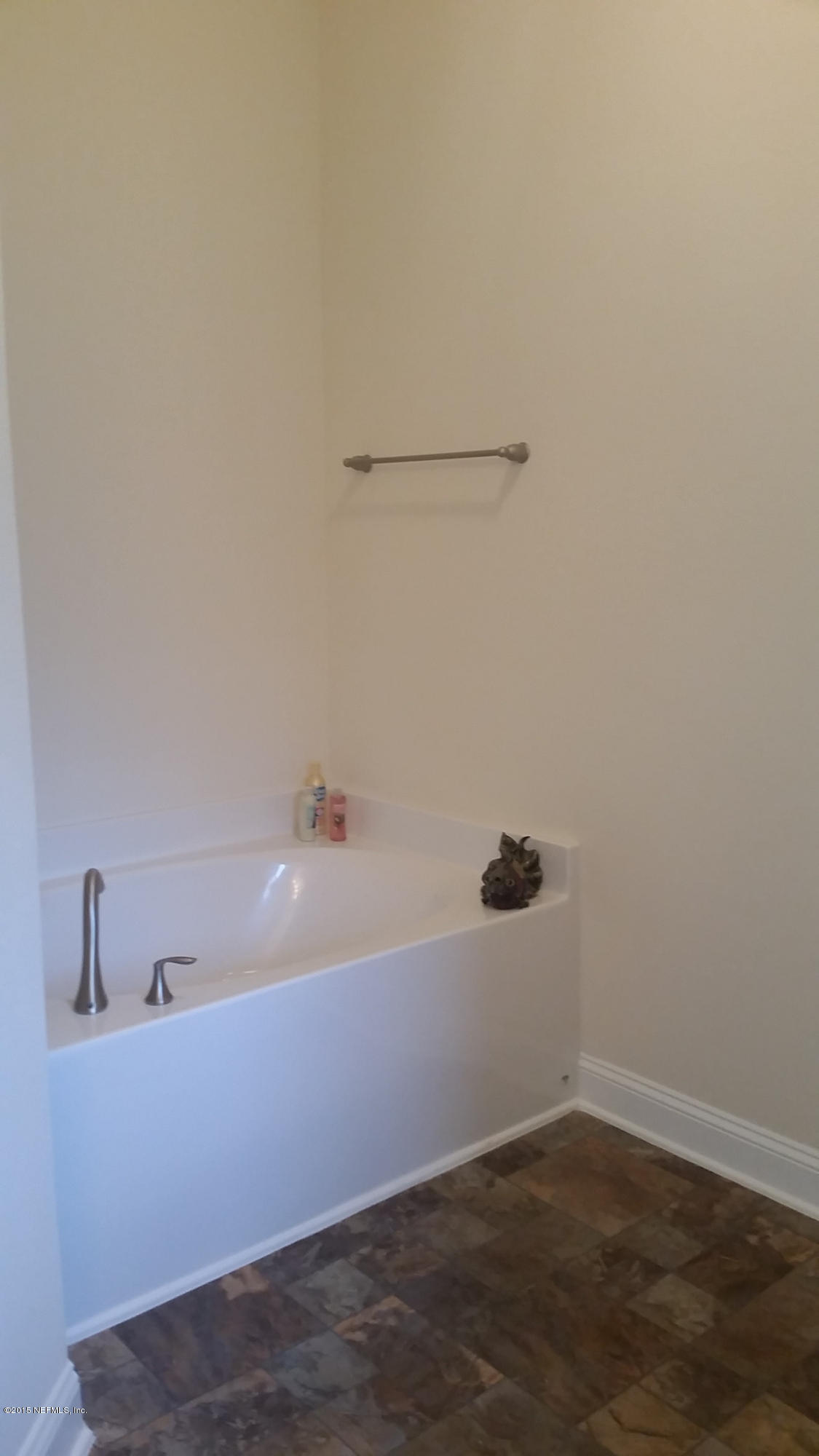 5738 Round Table Road Jacksonville, FL 32254 - Photo 11 of 16 Master Bath Garden Tub