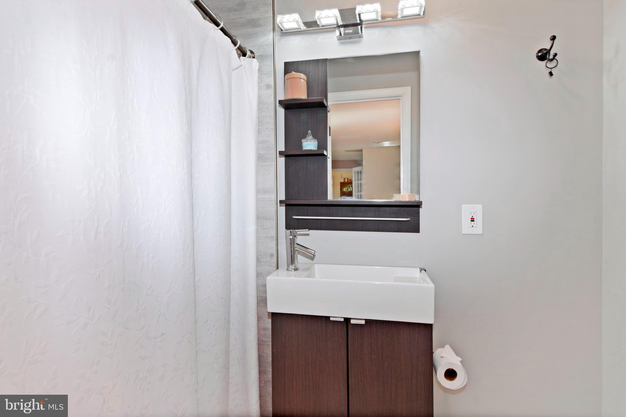 16221 Frederick Road Woodbine, MD 21797 - Photo 20 of 40 Second Full Bath