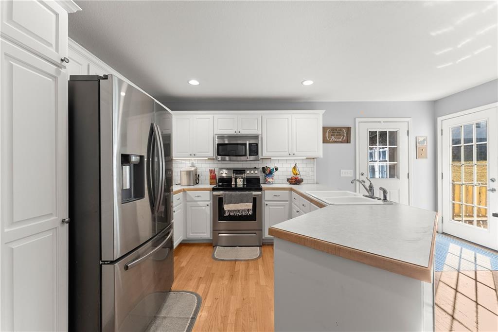 125 Rainbow Circle Cleveland, GA 30528 - Photo 12 of 83 a kitchen with granite countertop stainless steel appliances a refrigerator a stove top oven and a refrigerator