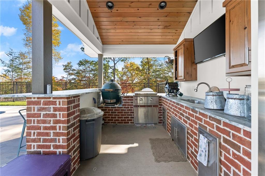 125 Rainbow Circle Cleveland, GA 30528 - Photo 64 of 83 a very nice looking room with a large window