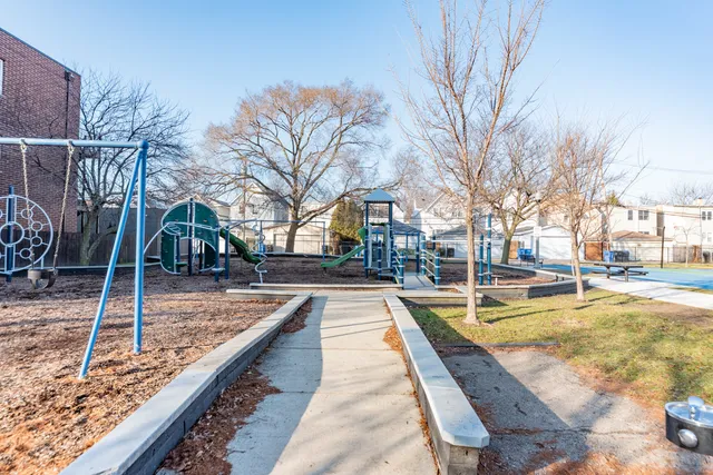 $2,750 | 3514 North Sacramento Avenue, Unit 3S, Chicago, IL 60618