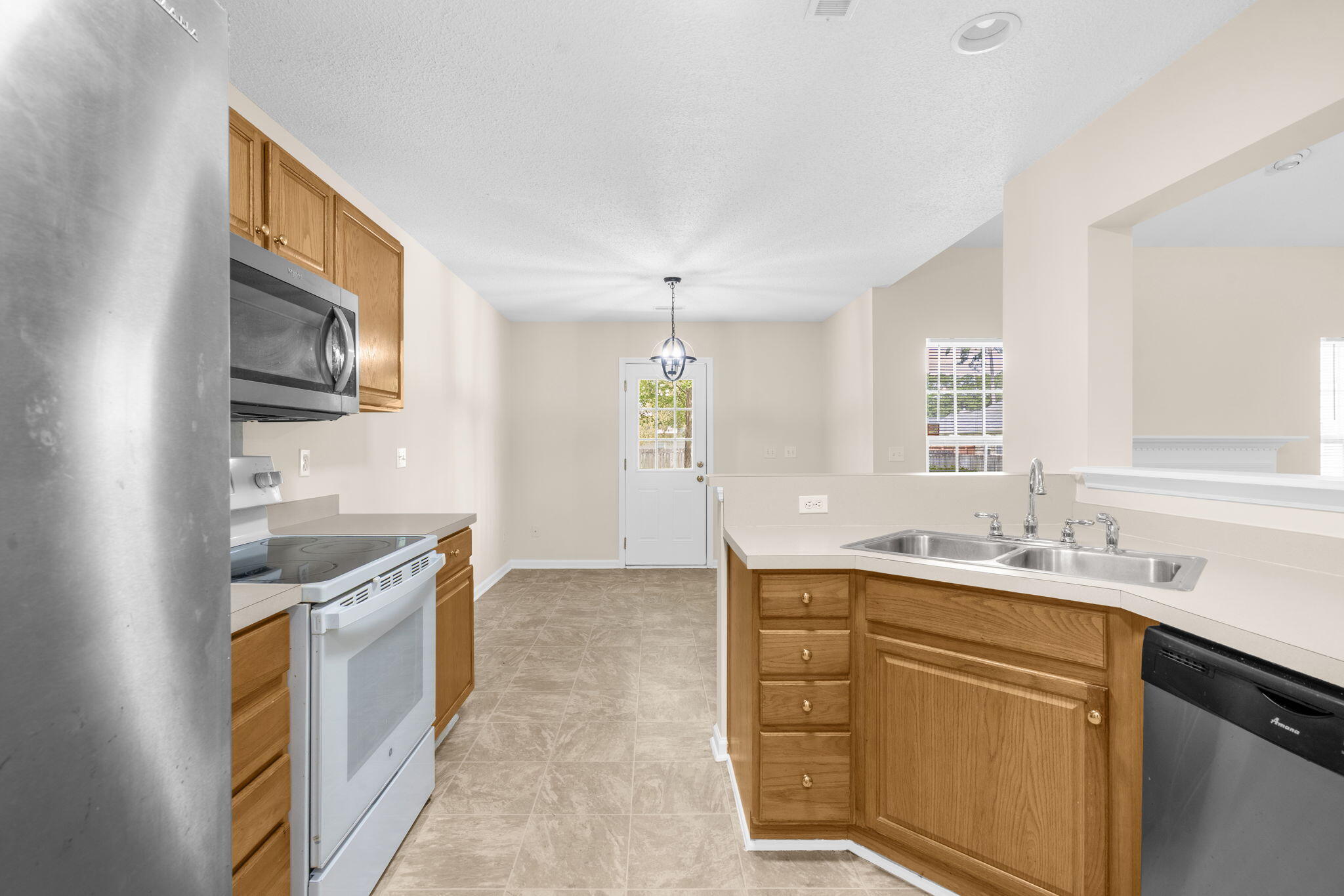 1311 Lantern Road Summerville, SC 29486 - Photo 8 of 30 21-web-or-mls-DSC09639